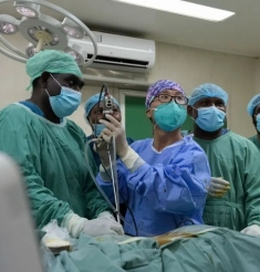 【情系巴新】中国医生在巴新完成首例PCNL手术