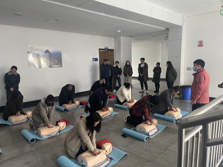 D:/1.公众培训/2025年公众资料/1.提升行动/44.288期重庆建筑科技职业学院11.26/2025.11.26重庆建筑科技学院急救培训照片/2025年11月26日重庆建筑科技学院急救培训照片 (3).jpg2025年11月26日重庆建筑科技学院急救培训照片 (3)